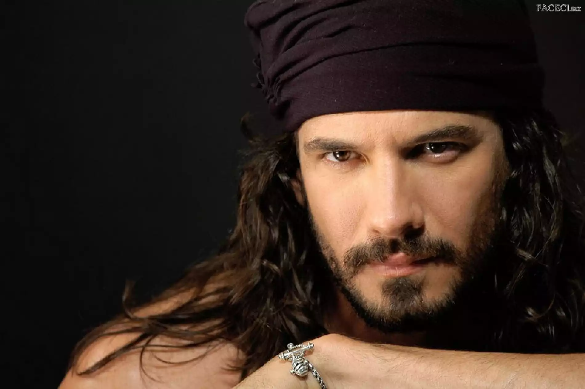 Chustka, Aktor, Mario Cimarro