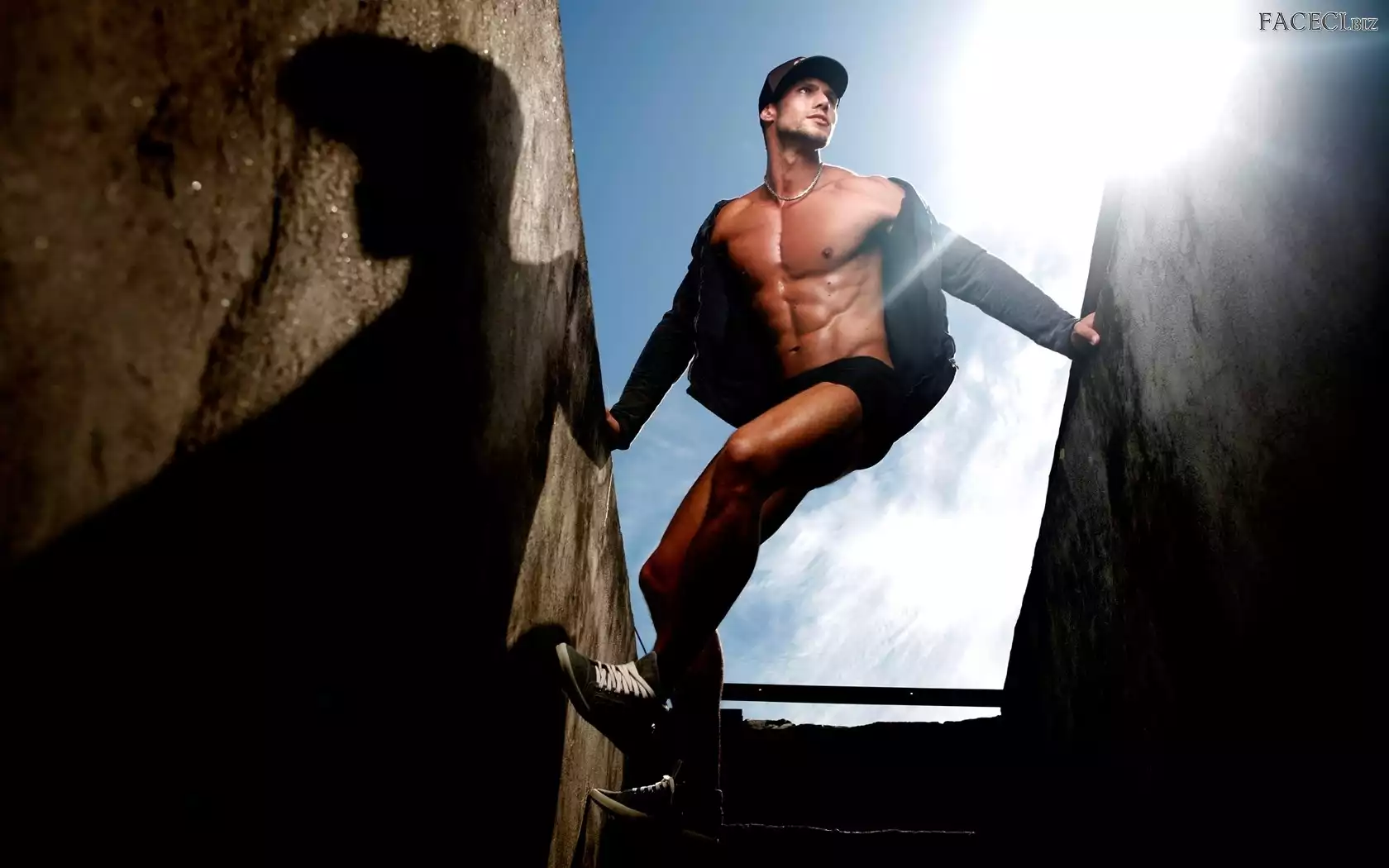 Tors, Jonas Sulzbach, Ściany